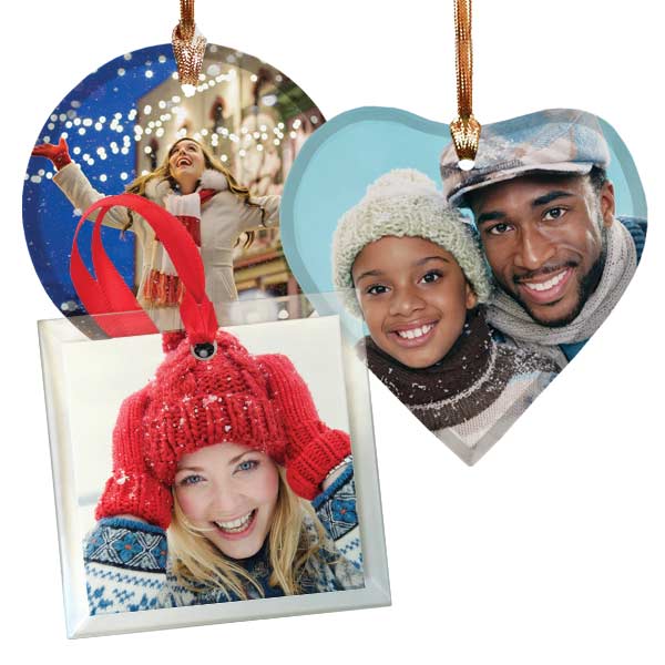 Display your photos in elegance with our custom clear glass ornaments.