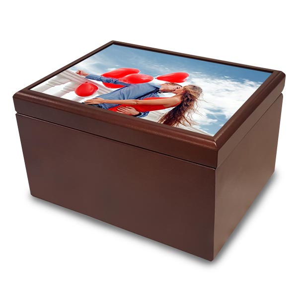 Create a personalized jewelry box for your mom or partner